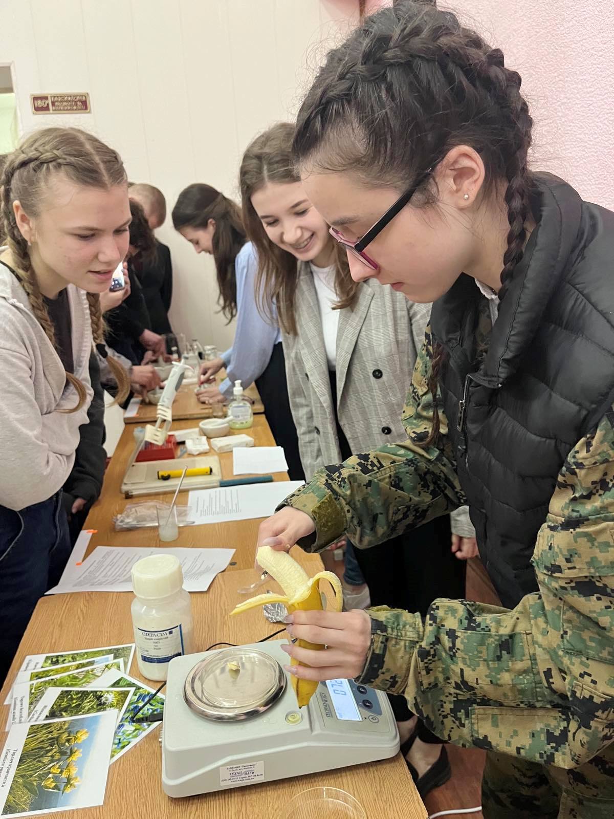   Визначення маси рослинного зразка перед виділенням ДНК.jpg
